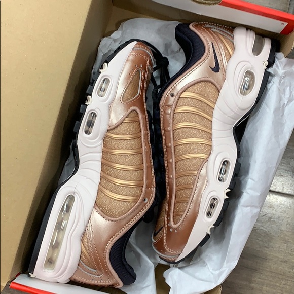 NIKE W AIR MAX TAILWIND IV - Picture 3 of 16